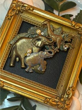 Mixed Metal Elephant & Giraffe Brooch